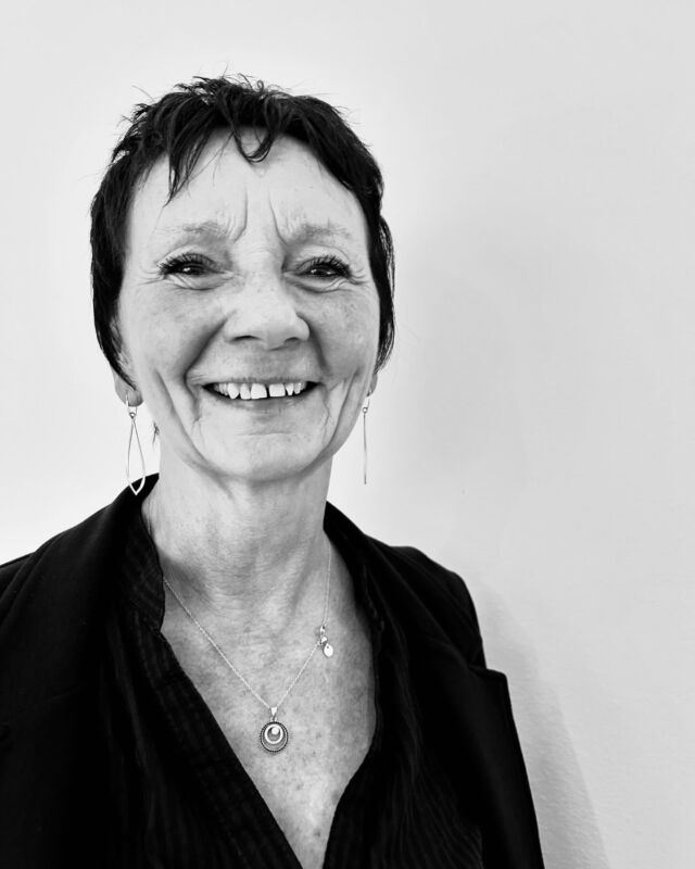 Felicitats @pattywouters seleccionada a la Biennal Internacional@de Ceràmica del Vendrell amb la peça “Cocoons, vulnerable packages in transition to a new existence” (porcellana) a @salaportaldelpardo del 8 de novembre al 31 de desembre de 2024.
🎇
#ceramics #ceramic #ceramica #art #artcontemporani #porcelain #porcellana #porcelana #elvendrell #elvendrellceramicsbienale #llum #fragility